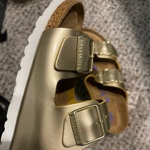 Birkenstock in metallic gold